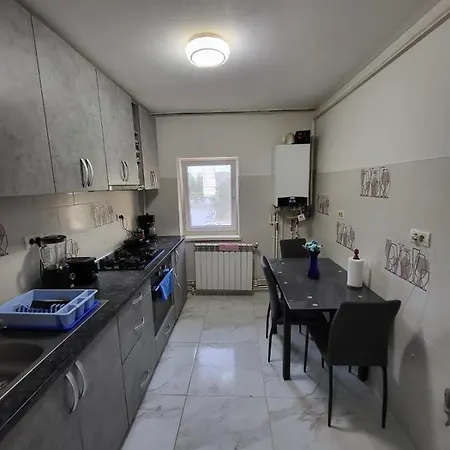 Δωμάτια σε οικογενειακή κατοικία For Rent In *